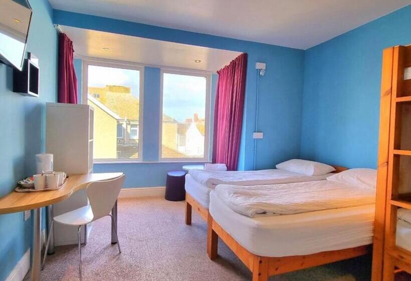 חדר משפחתי, Reef Lodge