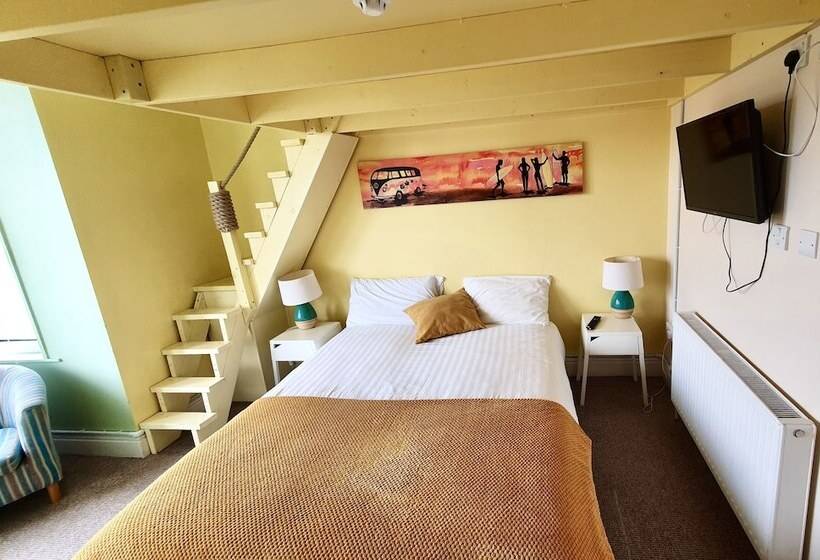 חדר משפחתי, Reef Lodge