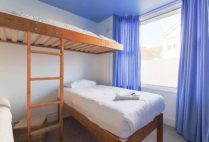 חדר משפחתי, Reef Lodge