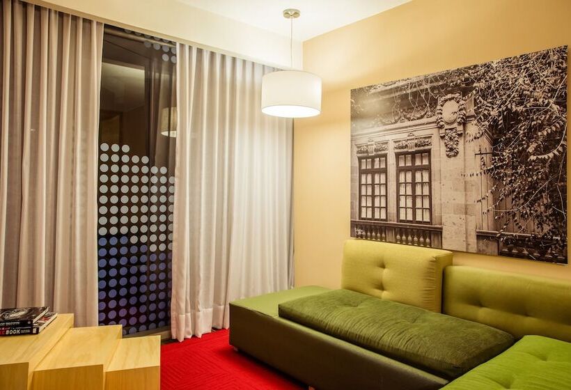 Полулюкс, Fiesta Inn Insurgentes Viaducto