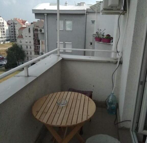 آپارتمان لوکس 2 خوابه, Apartman Neva