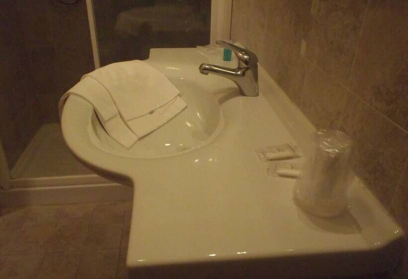 Семейный Номер, Airone Pisa Hotel Ristorante
