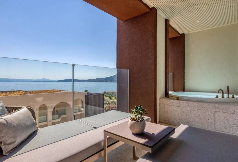 سوئیت با وان آب گرم, Domes Miramare, A Luxury Collection Resort, Corfu   Adults Only