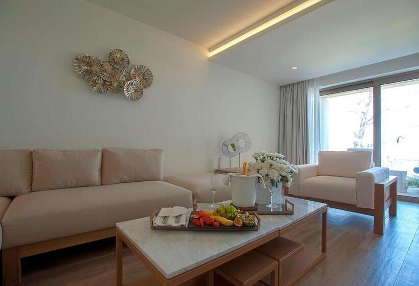 سوییت با چشم‌انداز دریا, Domes Miramare, A Luxury Collection Resort, Corfu   Adults Only
