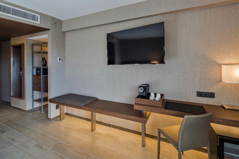 带大床的标准间, Ac Hotel By Marriott Guadalajara Expo