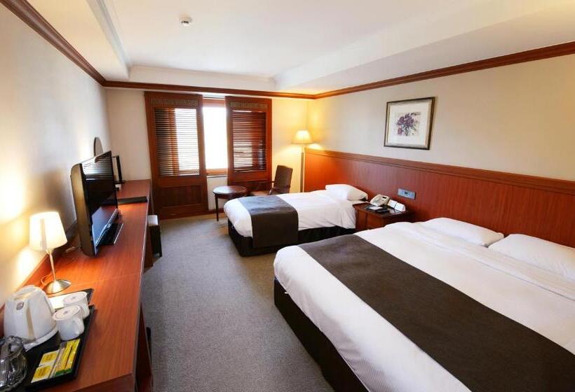 디럭스 룸 호수 전망, Commodore Hotel Gyeongju