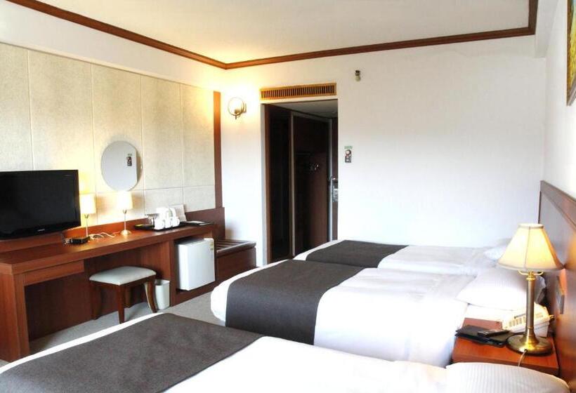 스탠다드 트리플 룸, Commodore Hotel Gyeongju