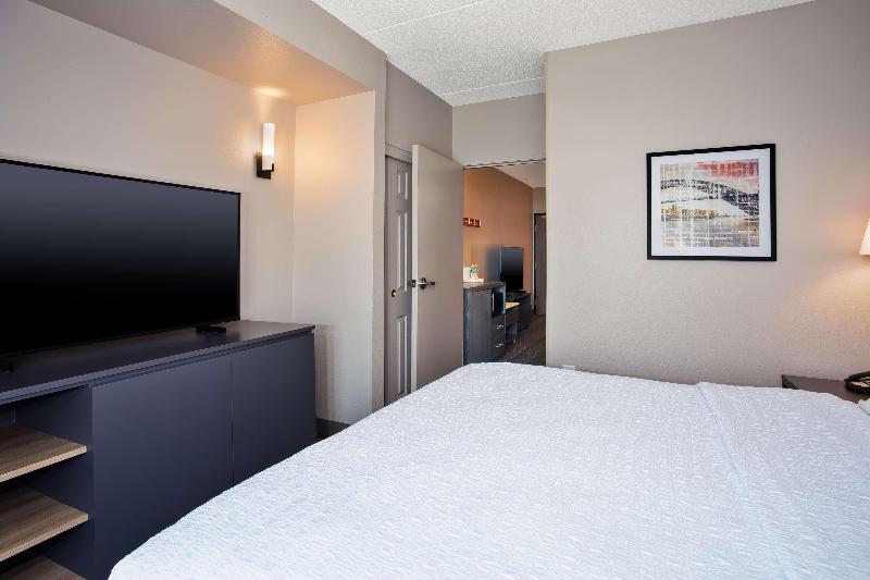 스위트 킹사이즈 침대, Hampton Inn & Suites Newark Airport Elizabeth
