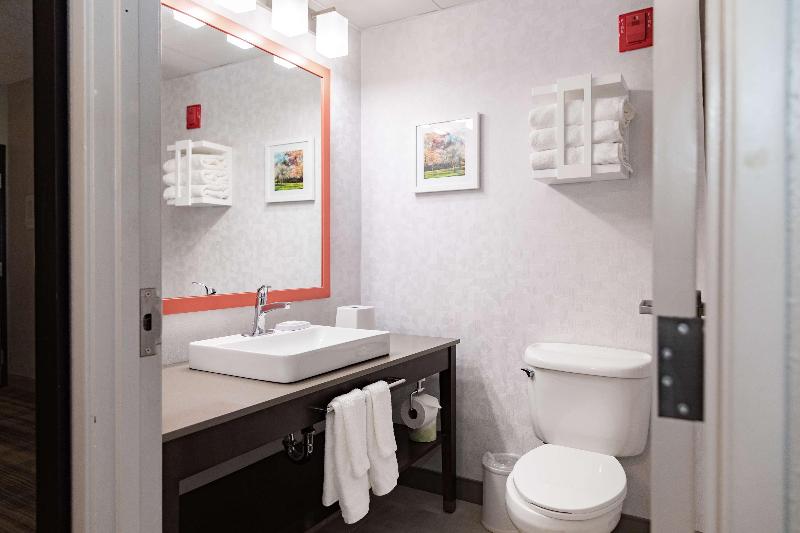 스위트 킹사이즈 침대, Hampton Inn & Suites Newark Airport Elizabeth