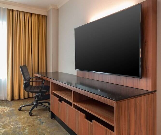 جناح, Hyatt Regency Calgary