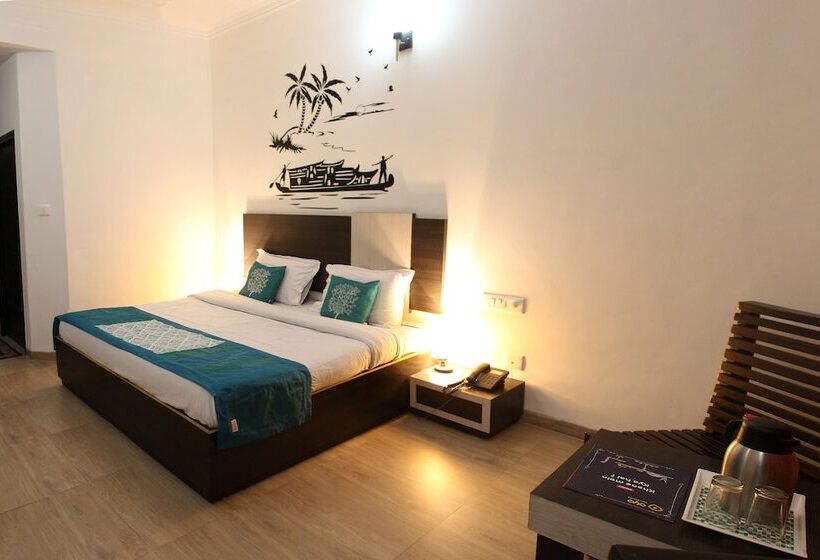 디럭스 룸, Vatika   The Riverside Resort
