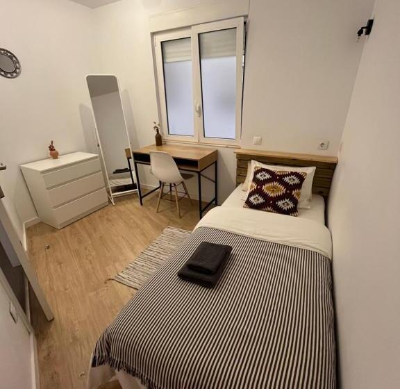 스탠다드 싱글 룸 공동욕실, Hola Hostel Alicante