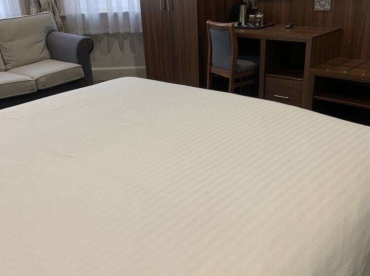 Quarto Familiar, The Trouville Bournemouth