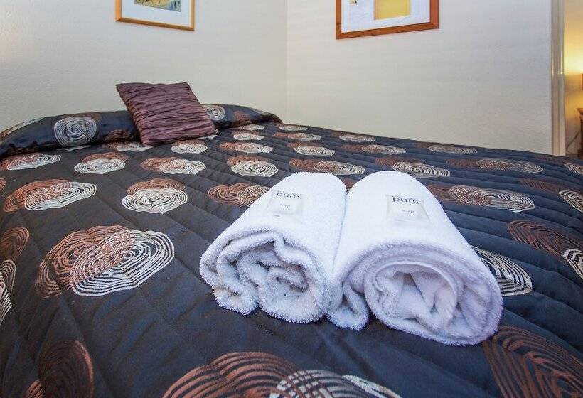 패밀리 룸, Mackay Rose Motel