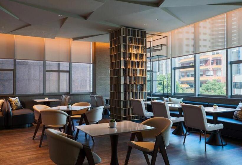 Номер Executive Кровать Кинг, Renaissance Shenzhen Luohu
