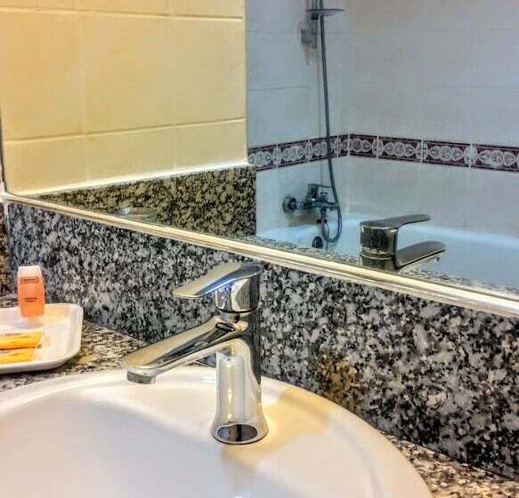 Номер Deluxe, Grand Continental Kuching