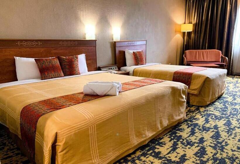 Семейный Номер Deluxe, Grand Continental Kuching