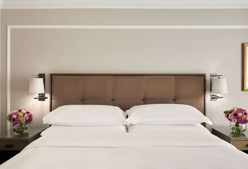 חדר קלאב, Hyatt Regency London The Churchill
