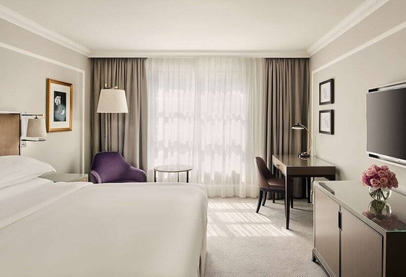 חדר קלאב, Hyatt Regency London The Churchill