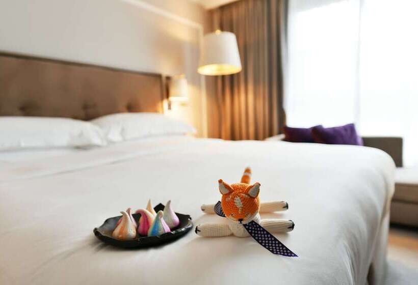 اتاق خانوادگی با چشم‌انداز باغ, Hyatt Regency London The Churchill