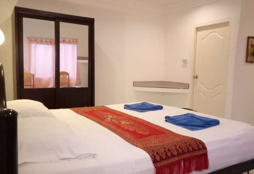 デラックスバンガロー, Lanta Island Resort