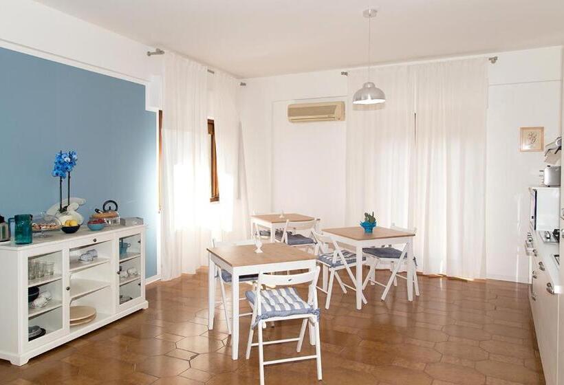اتاق لوکس با بالکن, Al Siciliando B&b
