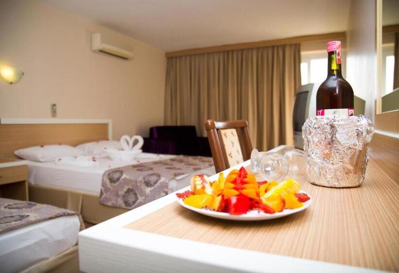 Четырехместный Номер Economy, Tuntas Beach Hotel   All Inclusive