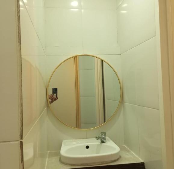 标准单人间共用浴室, Airport Hostel Manila