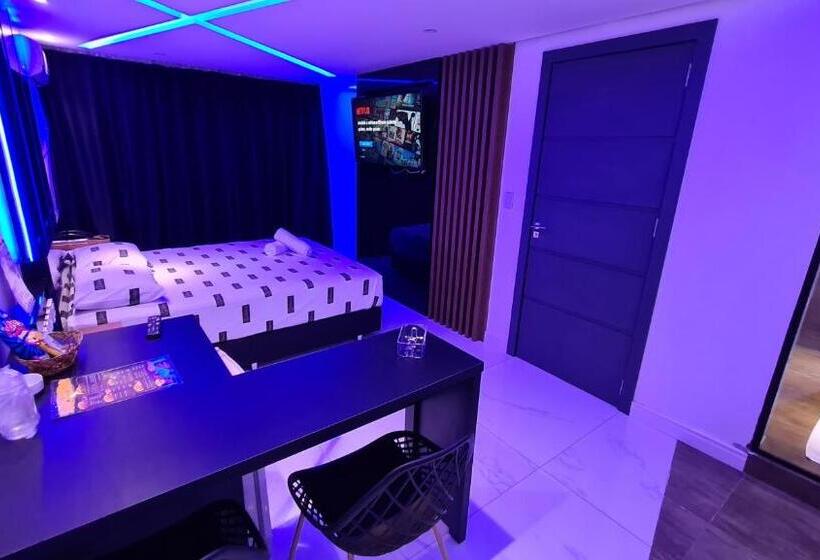Номер Стандарт с Гидромассажем, Sense Motel