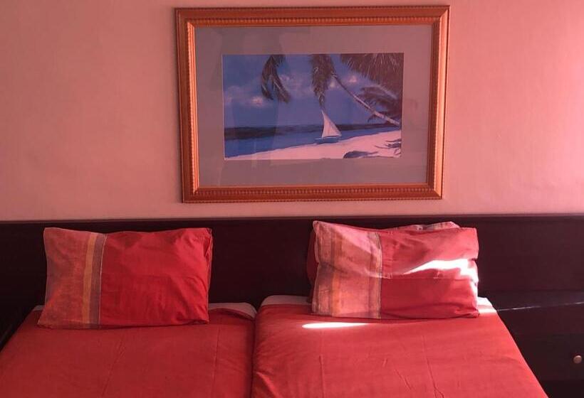 Семейные Апартаменты, Coastlands Durban Self Catering Holiday Apartments