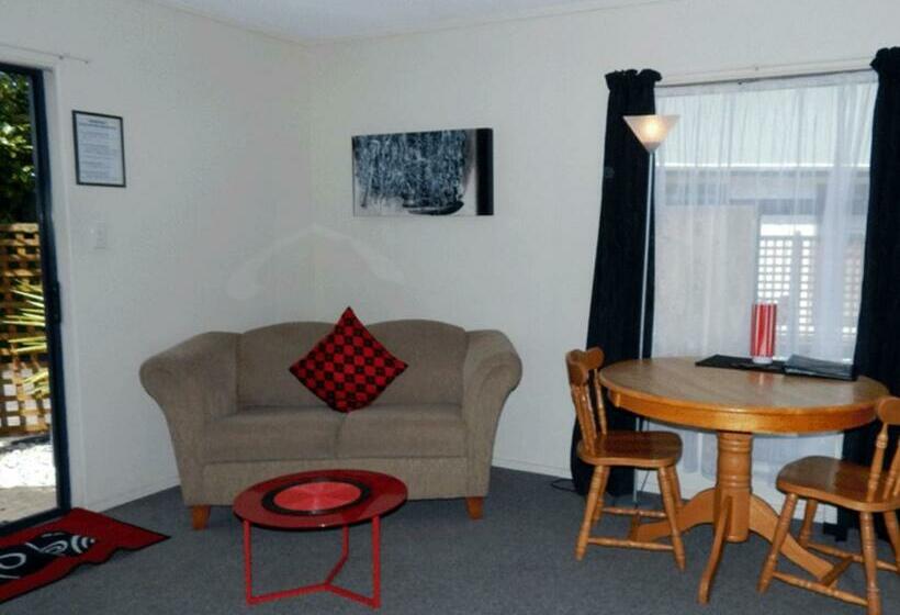Студия Стандарт, Cheviot Park Motor Lodge