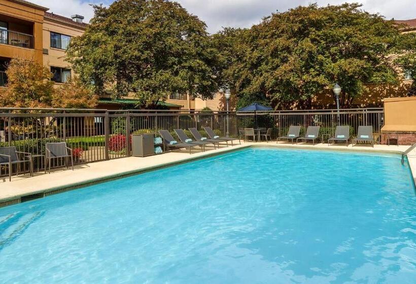 带大床的标准间, Courtyard By Marriott Atlanta Alpharetta