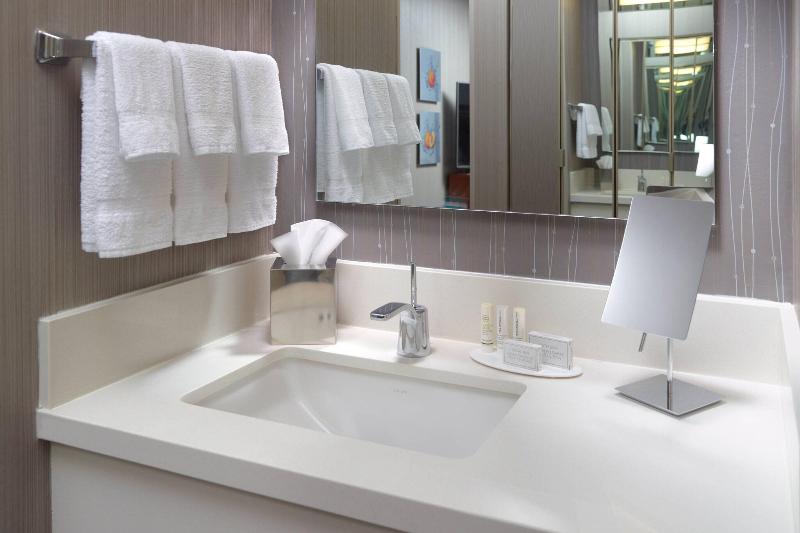 带大床的套房, Courtyard By Marriott Atlanta Alpharetta