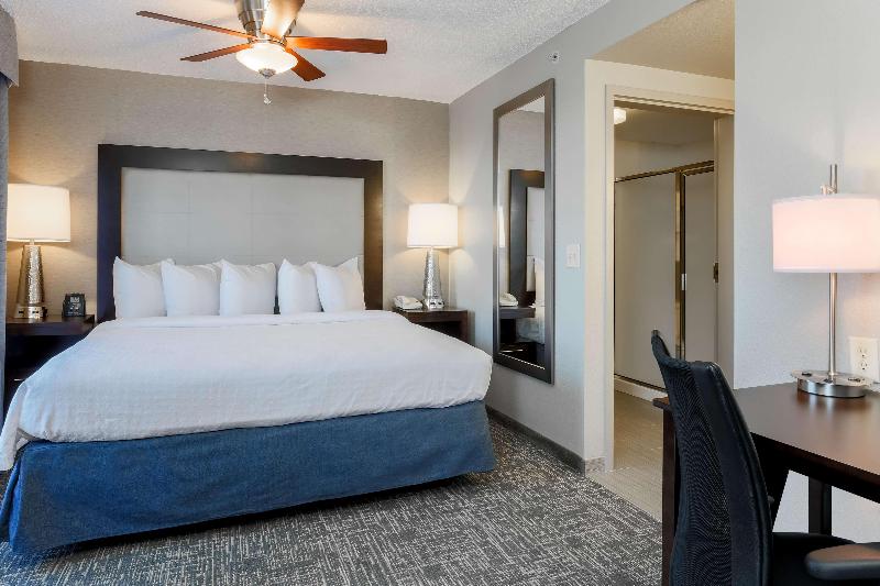 带大床的标准工作室, Homewood Suites Southwind   Hacks Cross