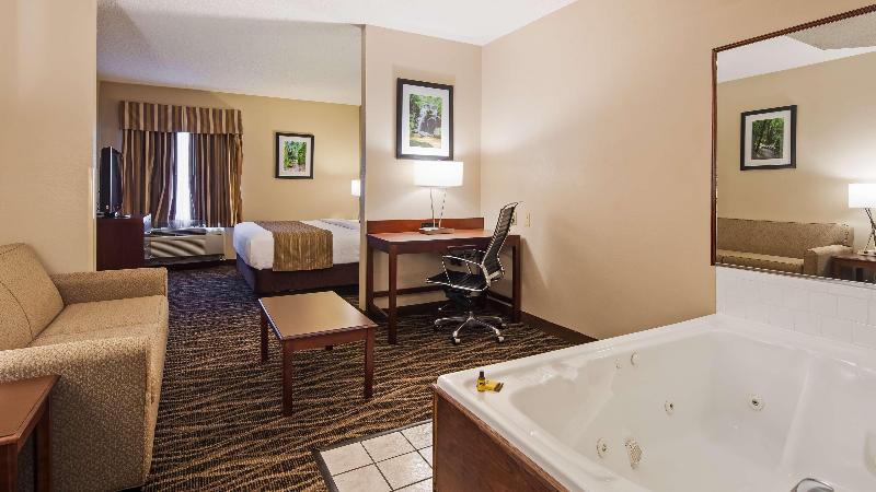 Люкс Кровать Кинг, Best Western Plus Russellville Hotel & Suites