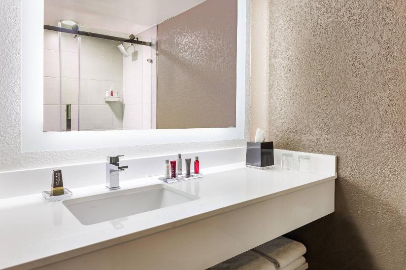 Стандартный Номер Кровать Кинг, Hampton Inn Havelock
