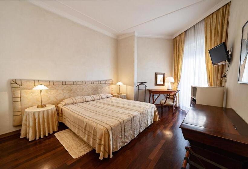 Номер Стандарт Боковой Вид на Море, Negresco