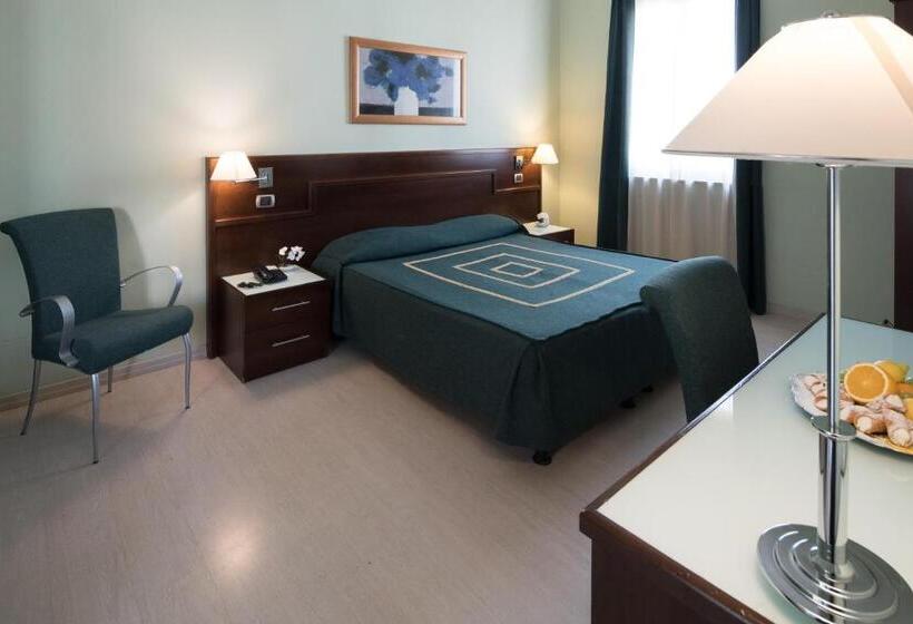 Quarto Familiar Comunicado, Panorama