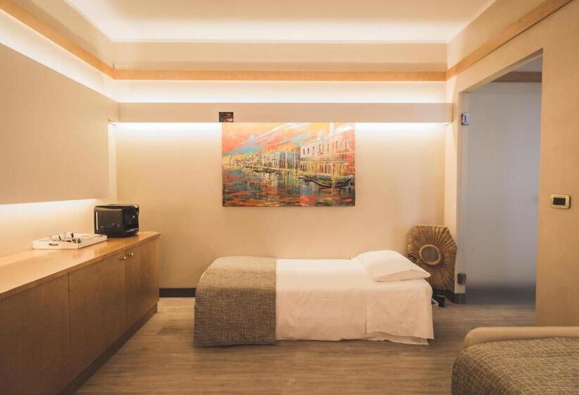Полулюкс, Park Hotel Ai Pini & Restaurant Ai Pini