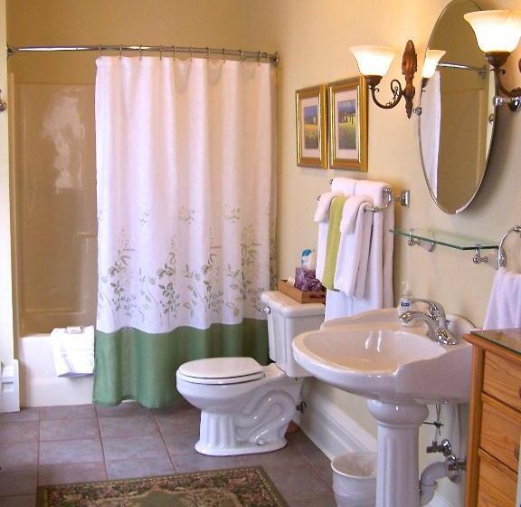 Люкс, Lyndon House Bed & Breakfast