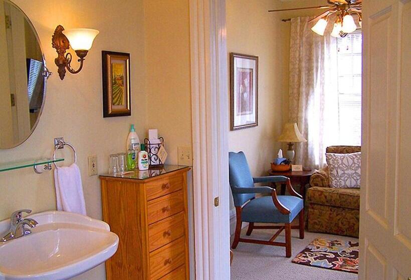 Люкс, Lyndon House Bed & Breakfast