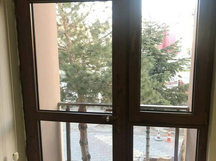 اتاق اکونومی, Banaz Eren Otel