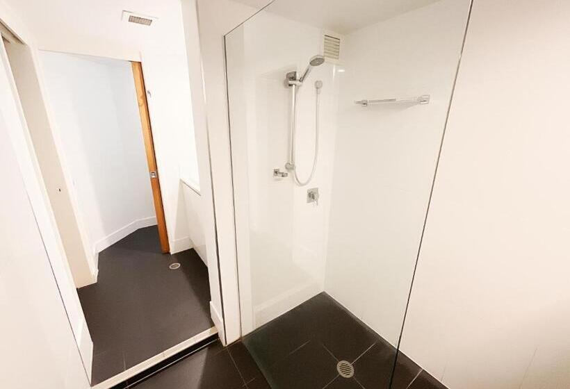 Апартаменты 3 Спальни, Tiki Hotel Apartments Surfers Paradise