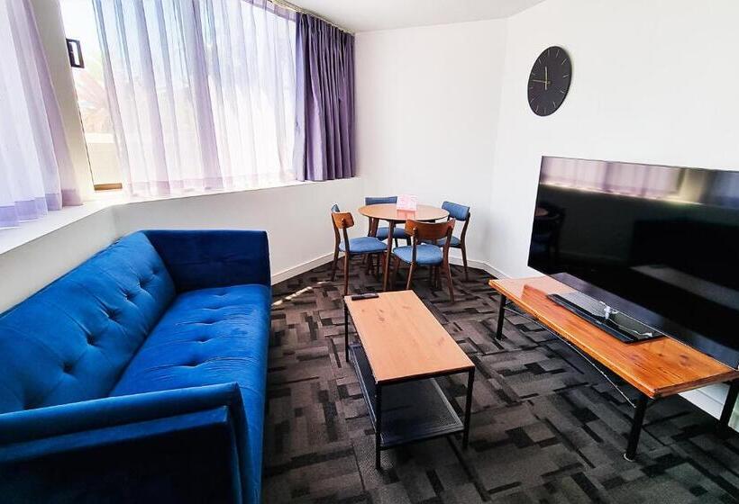 Апартаменты Семейные 1 Спальня, Tiki Hotel Apartments Surfers Paradise