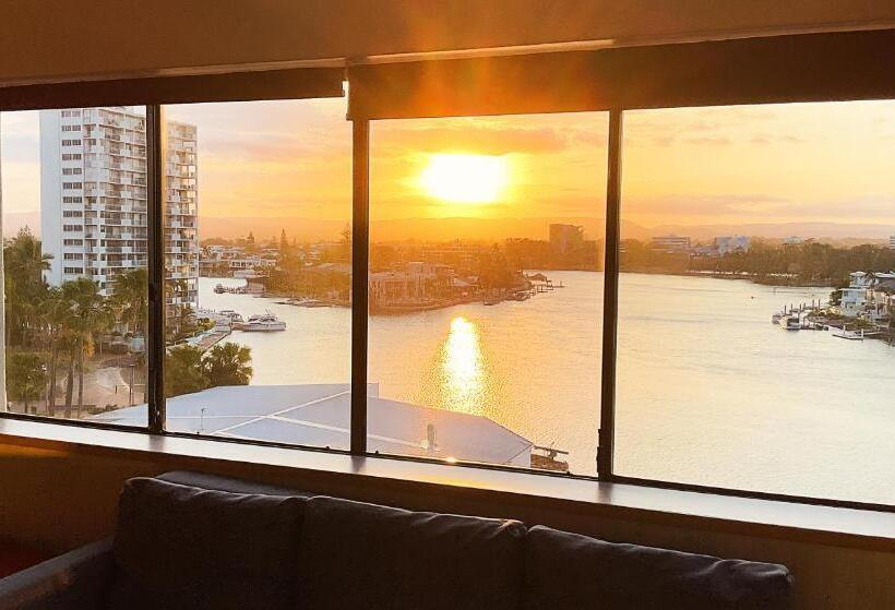 Апартаменты Семейные 1 Спальня, Tiki Hotel Apartments Surfers Paradise