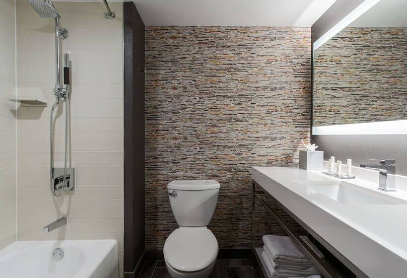 전망 스탠다드 룸 더블 침대, Baltimore Marriott Waterfront