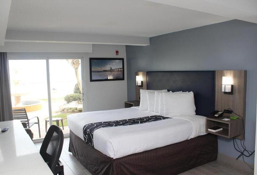 스위트 킹사이즈 침대, La Quinta By Wyndham Oceanfront Daytona Beach