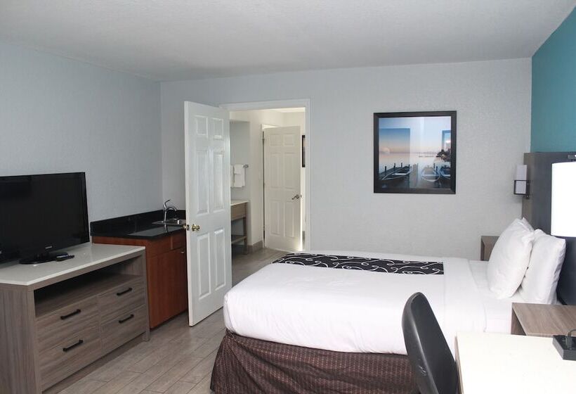 חדר סטנדרט שתי מיטות זוגיות, La Quinta By Wyndham Oceanfront Daytona Beach