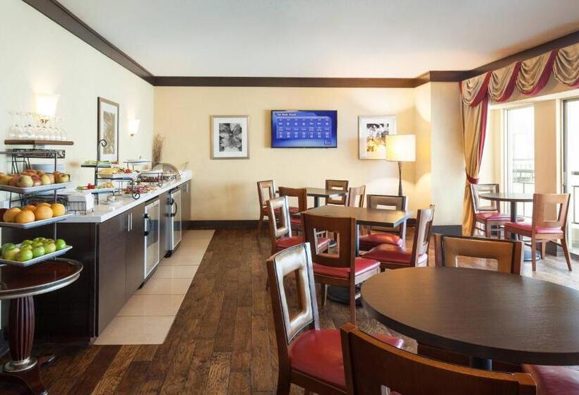 스탠다드 룸 더블 침대, Marriott Savannah Riverfront