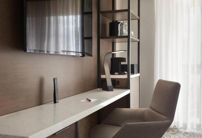 스탠다드 룸 더블 침대, Marriott Savannah Riverfront